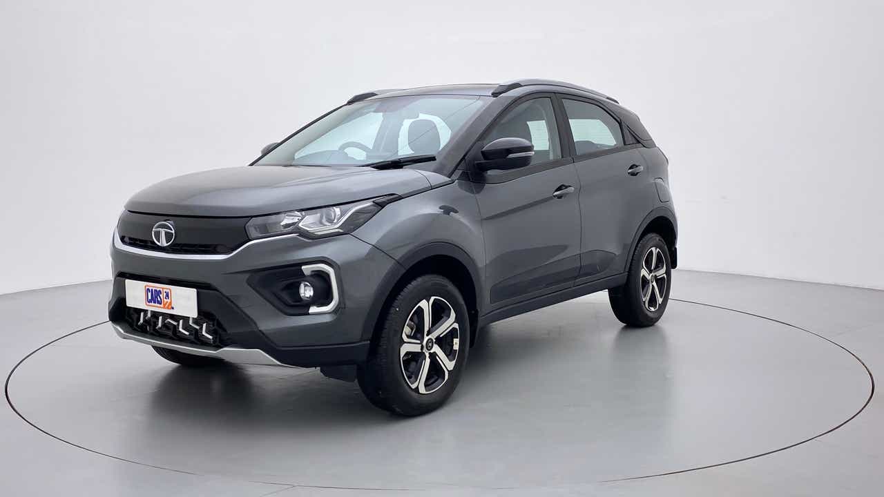 Front three-quarter view of a Tata Nexon 2017-2023