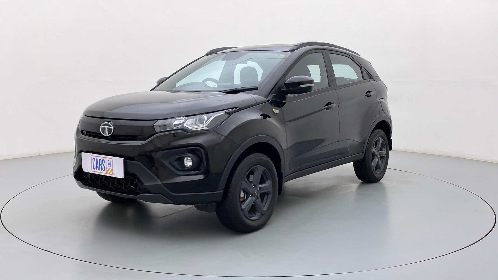 Front three-quarter view of a Tata Nexon 2017-2023