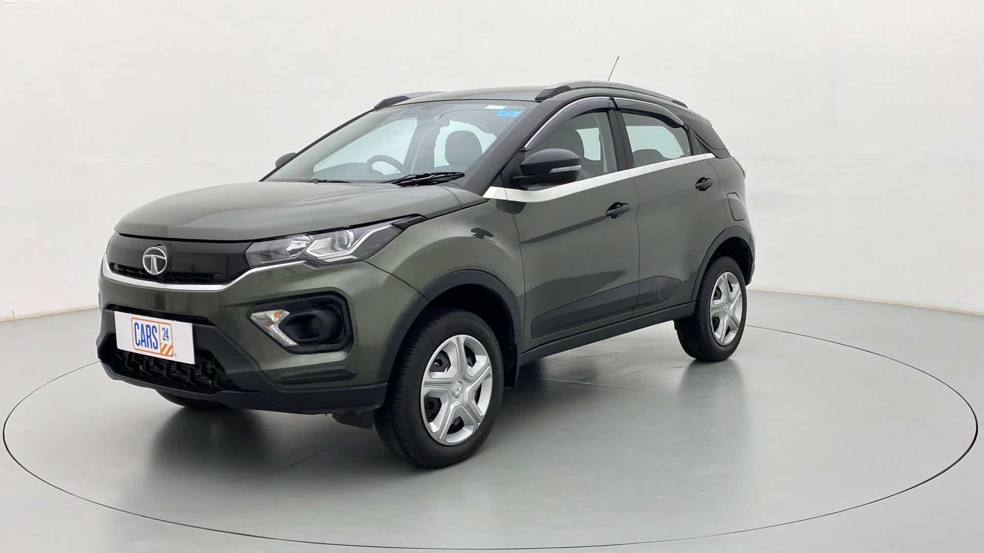 Front three-quarter view of a Tata Nexon 2017-2023