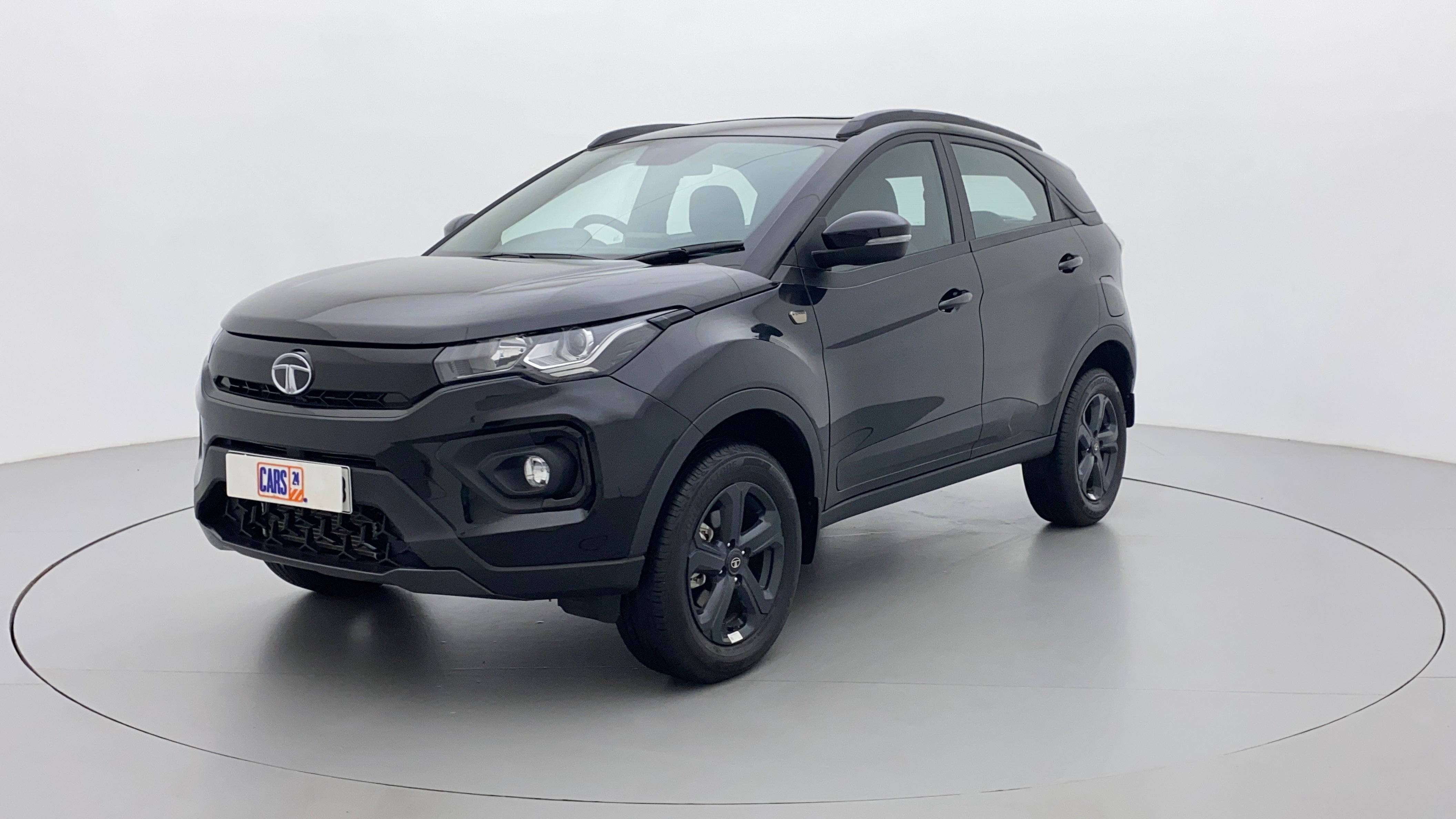 Front three-quarter view of a Tata Nexon 2017-2023