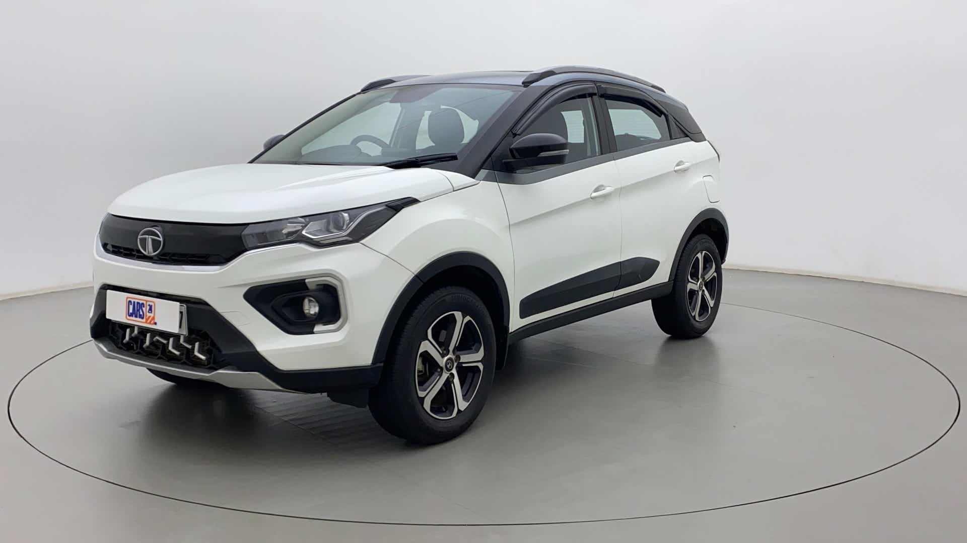 Front three-quarter view of a Tata Nexon 2017-2023
