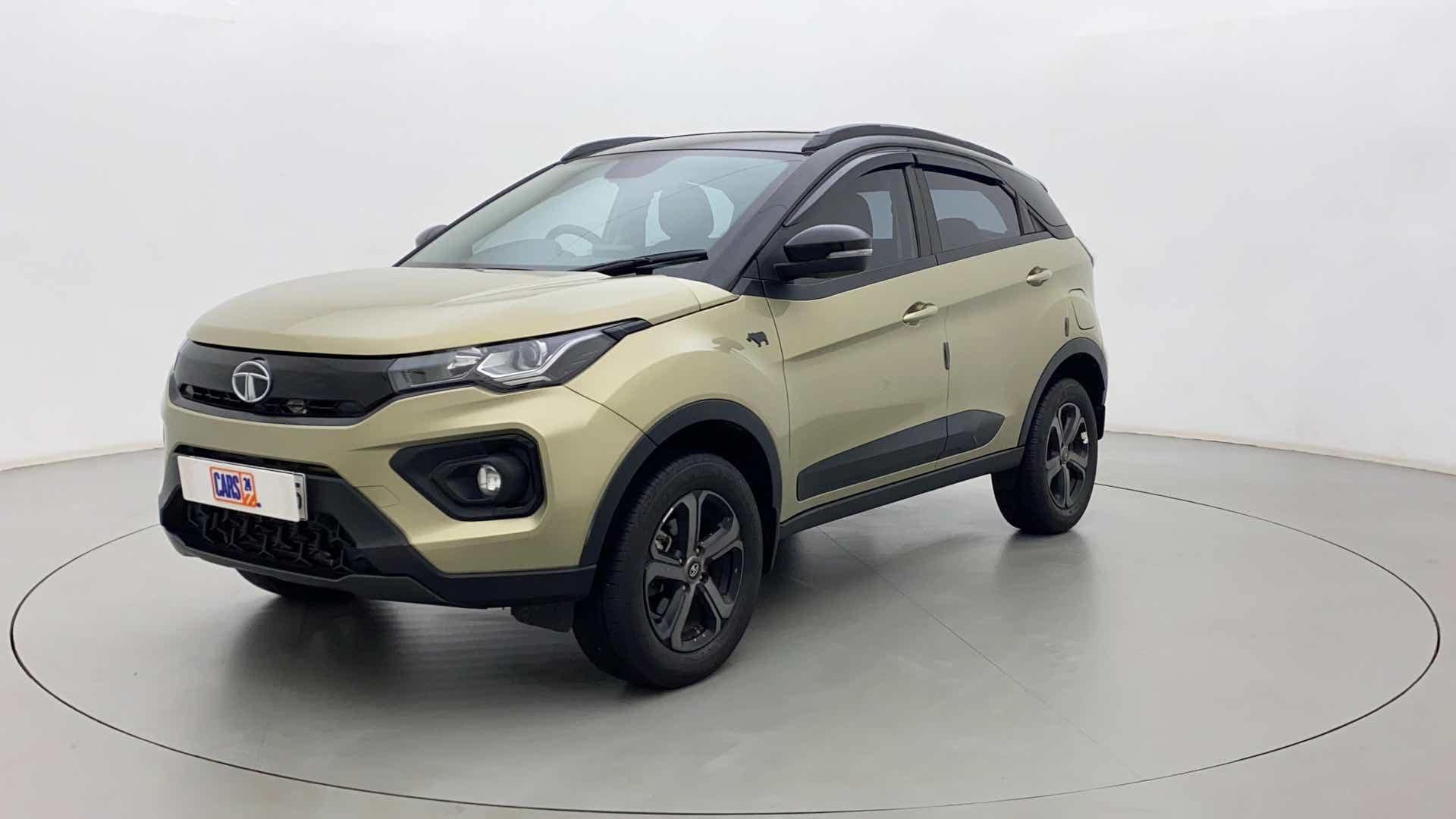 Front three-quarter view of a Tata Nexon 2017-2023