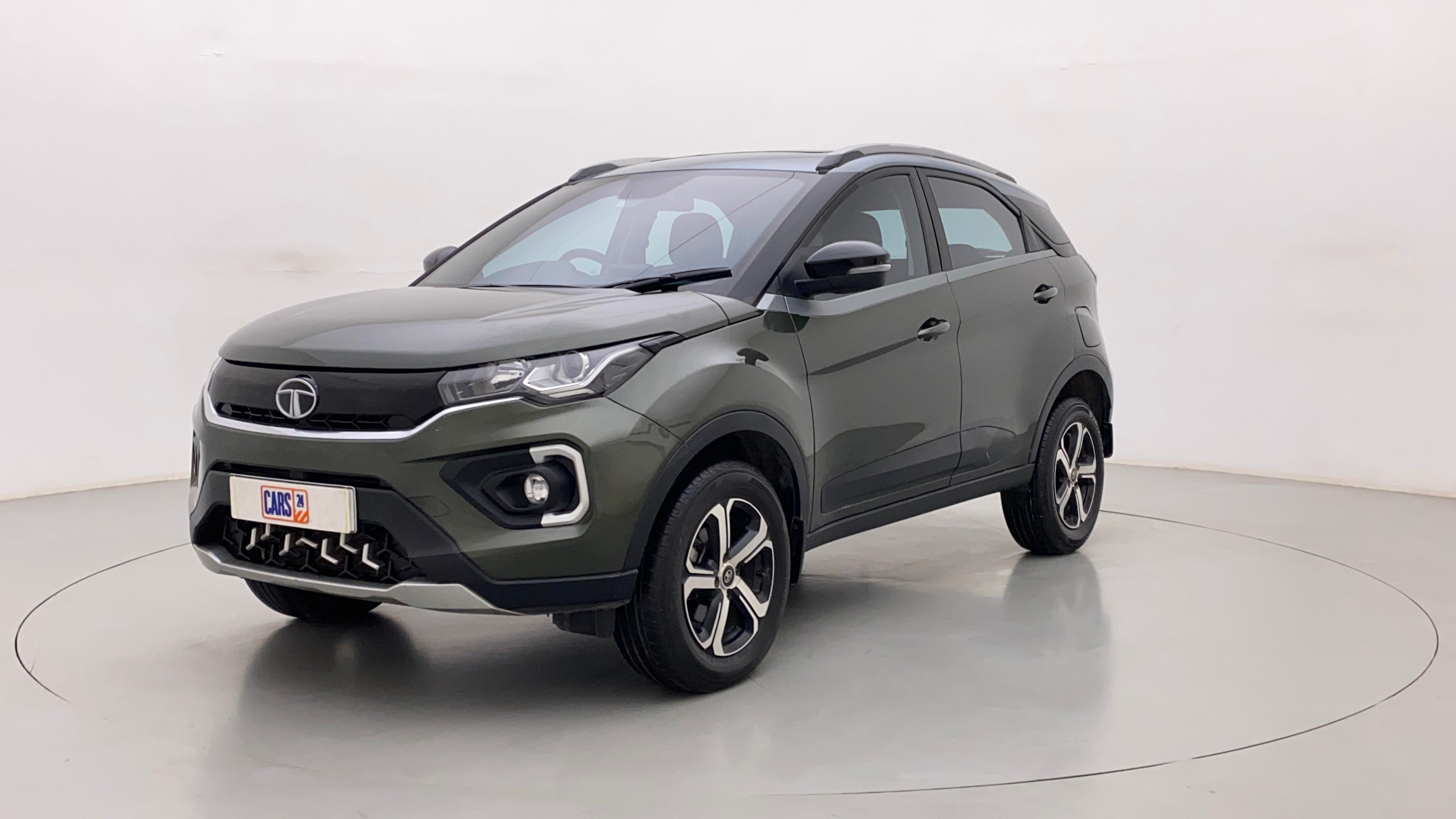 Front three-quarter view of a Tata Nexon 2017-2023