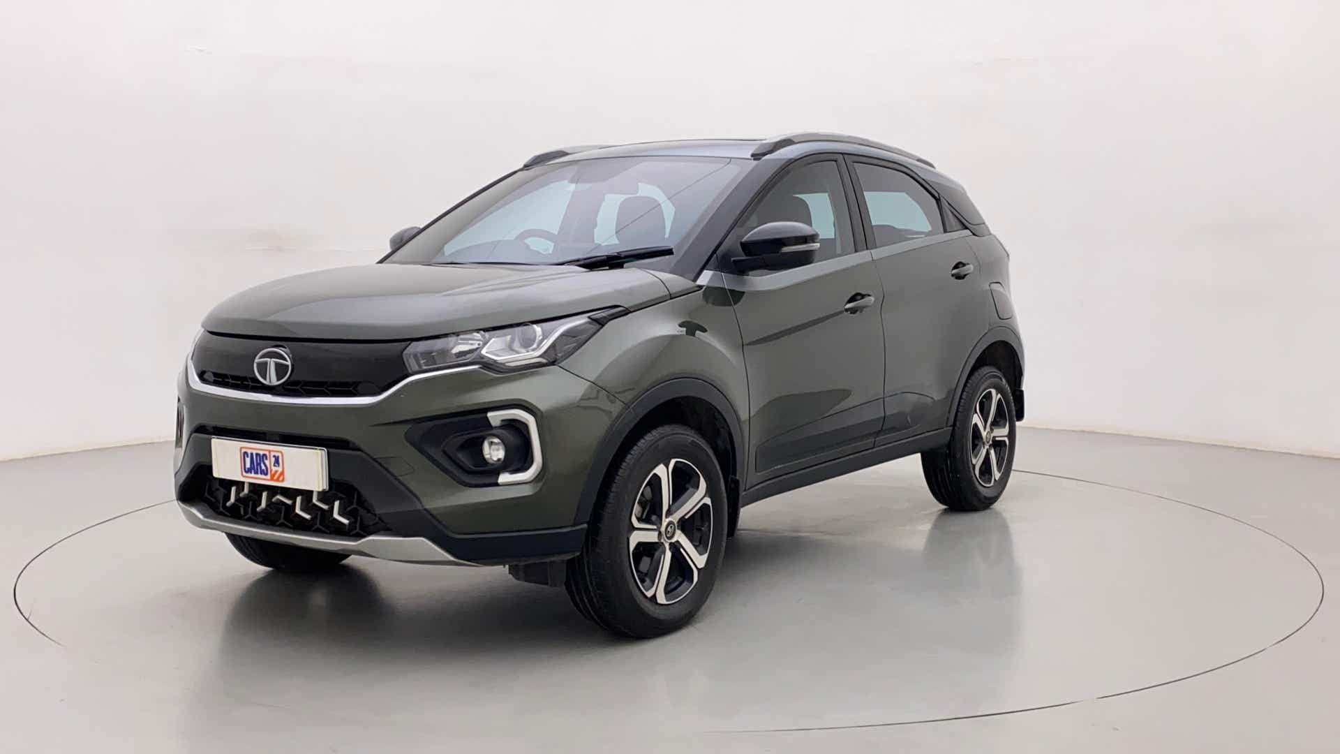 Front three-quarter view of a Tata Nexon 2017-2023