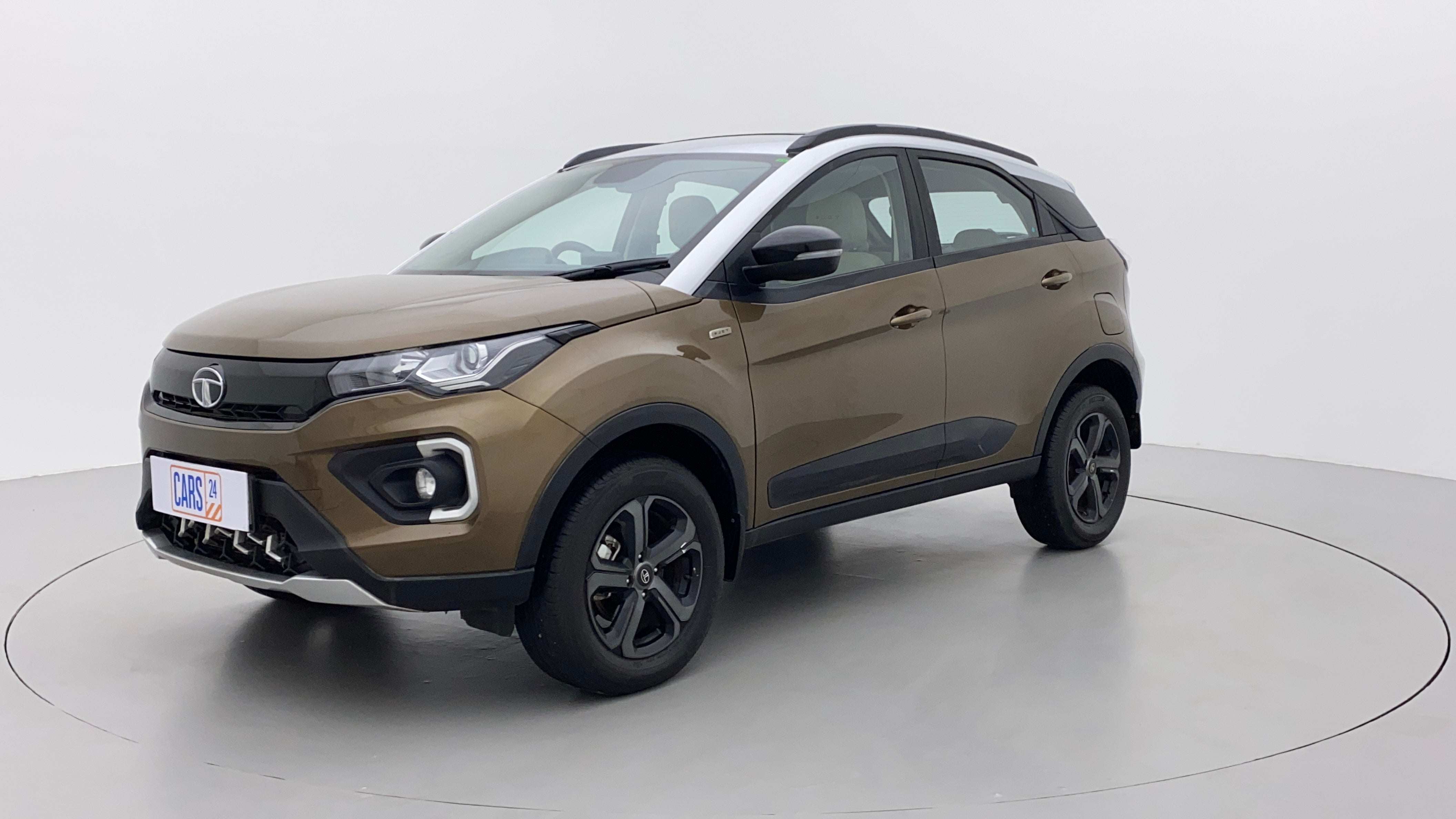 Front three-quarter view of a Tata Nexon 2017-2023