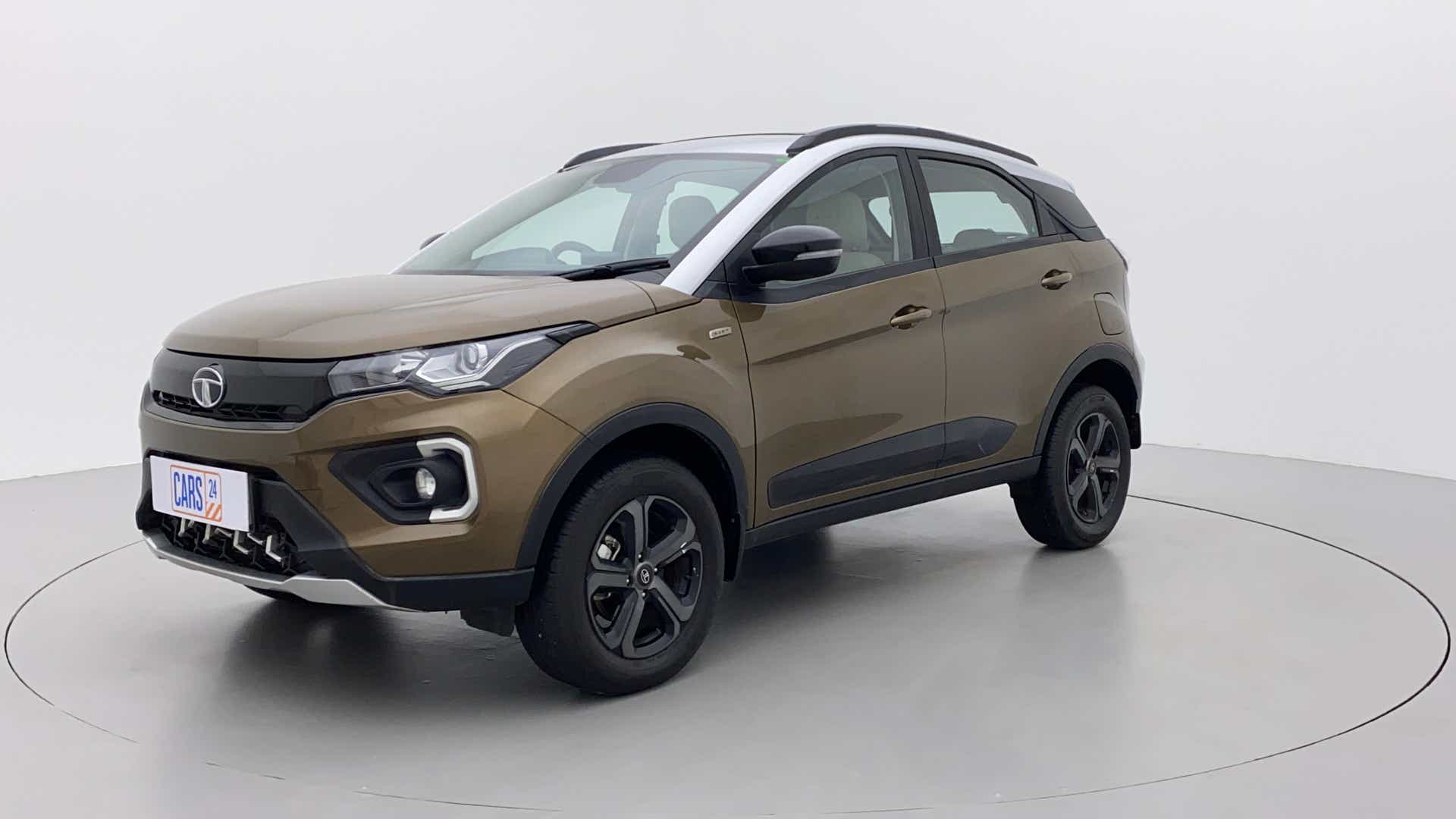 Front three-quarter view of a Tata Nexon 2017-2023
