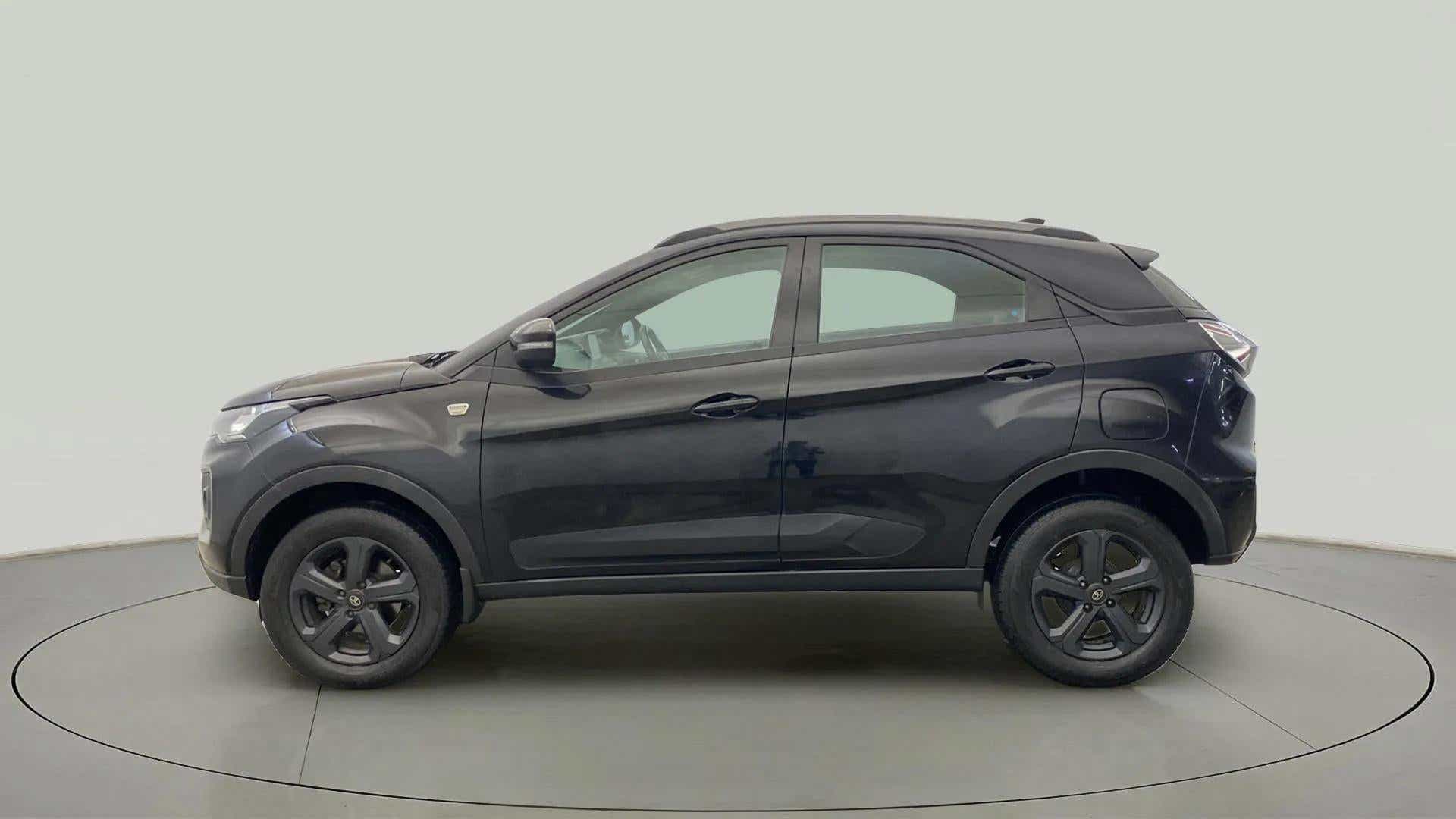 Side view of a Tata Nexon 2017-2023