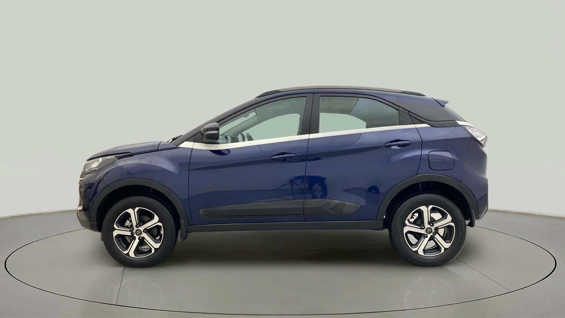 Side view of a Tata Nexon 2017-2023
