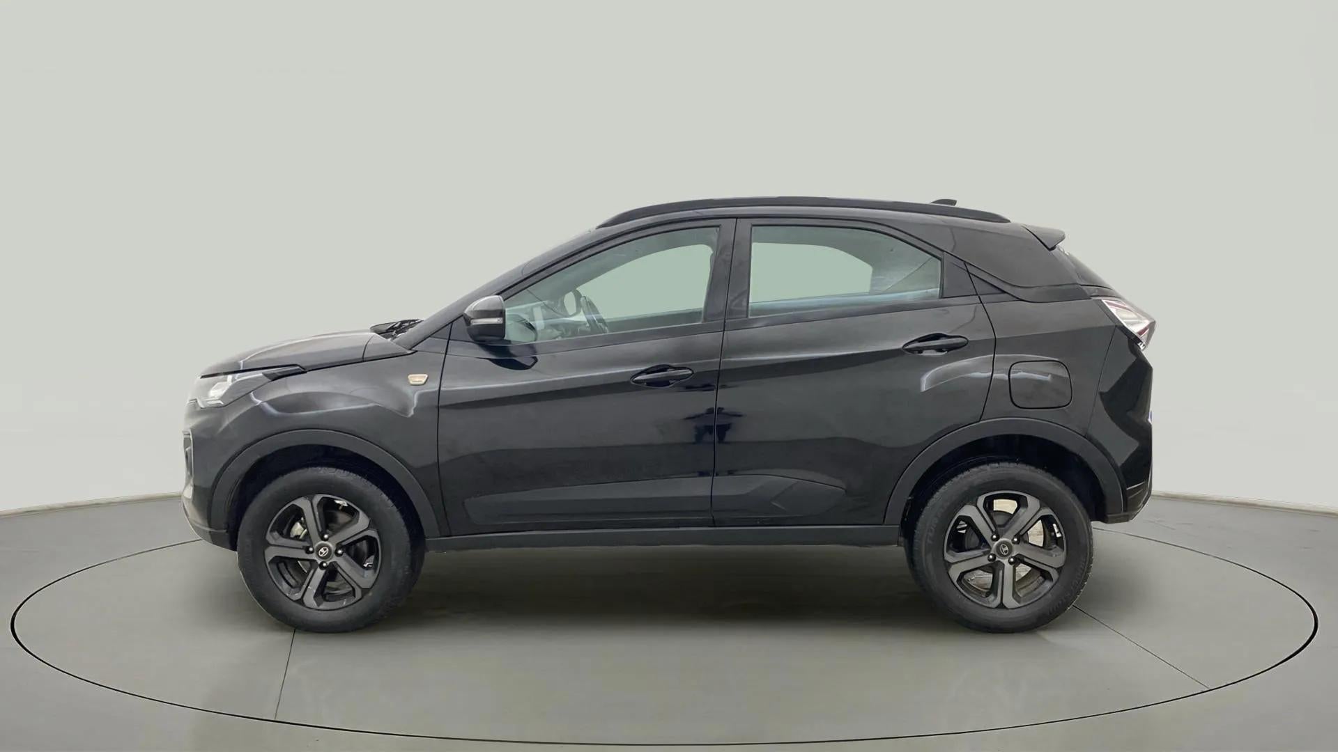 Side view of a Tata Nexon 2017-2023