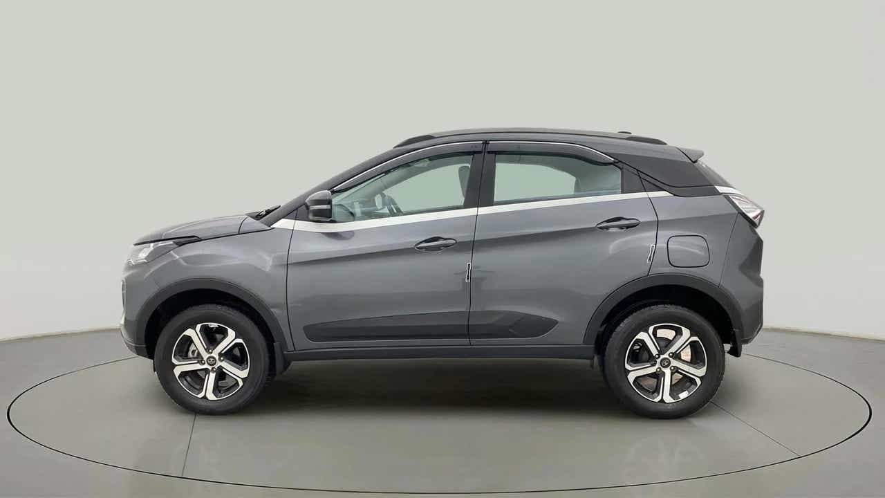 Side view of a Tata Nexon 2017-2023