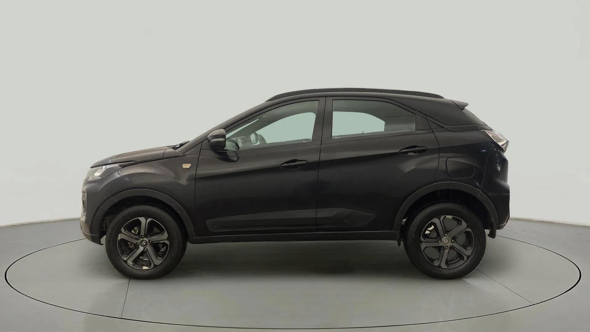 Side view of a Tata Nexon 2017-2023