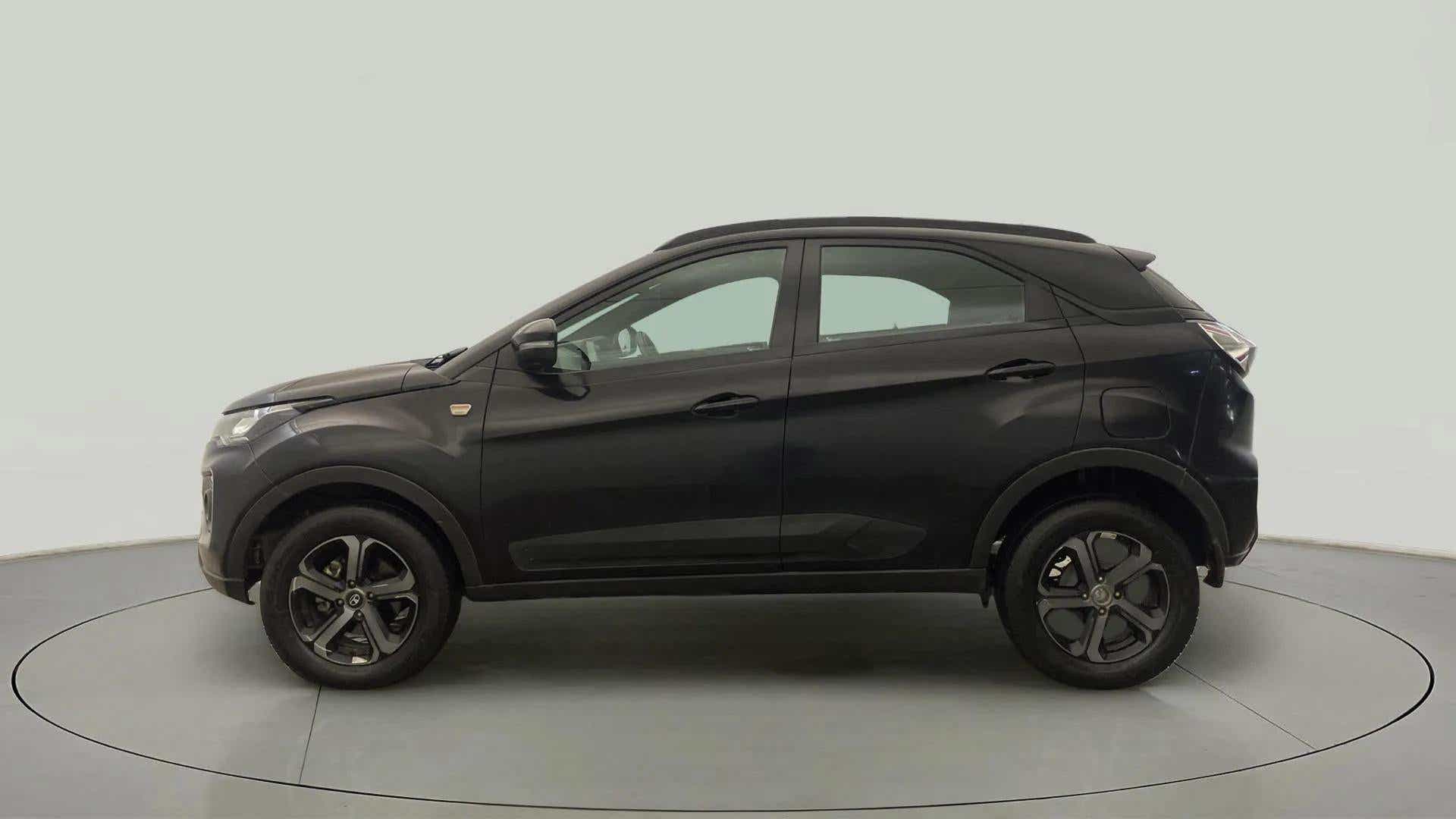 Side view of a Tata Nexon 2017-2023