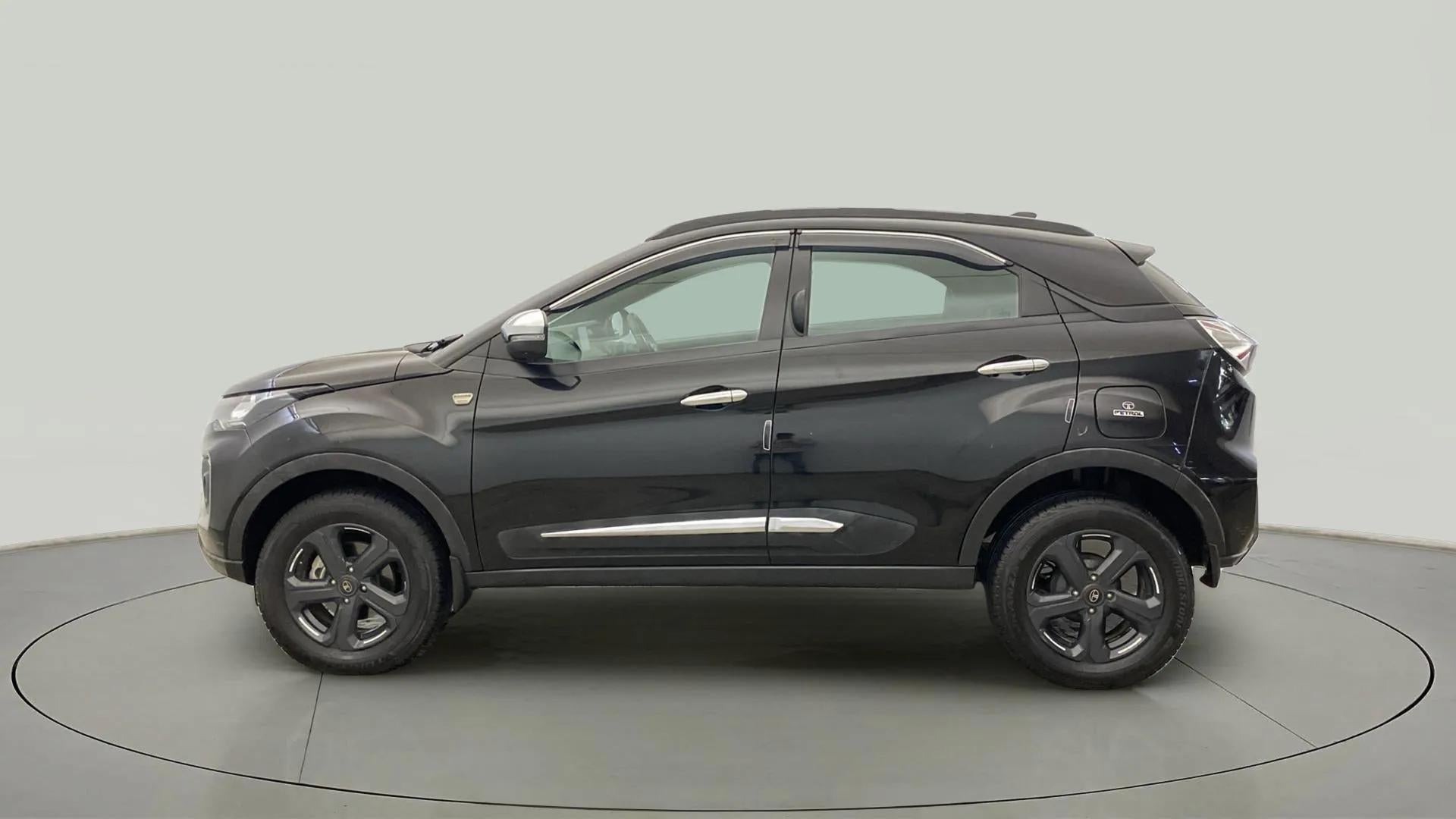 Side view of a Tata Nexon 2017-2023