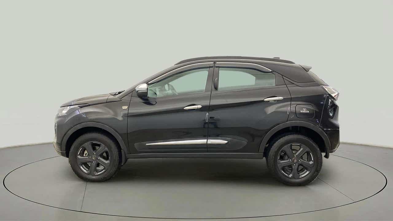 Side view of a Tata Nexon 2017-2023