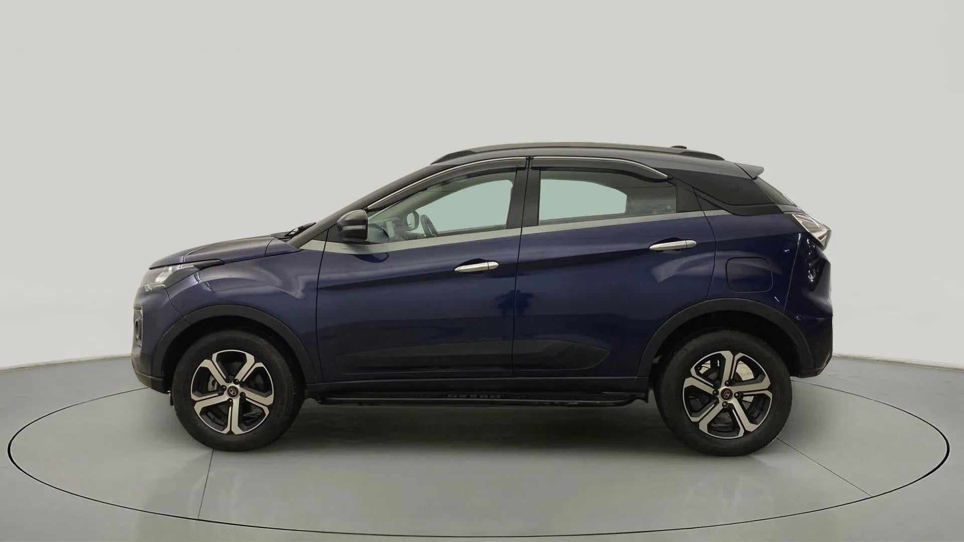 Side view of a Tata Nexon 2017-2023