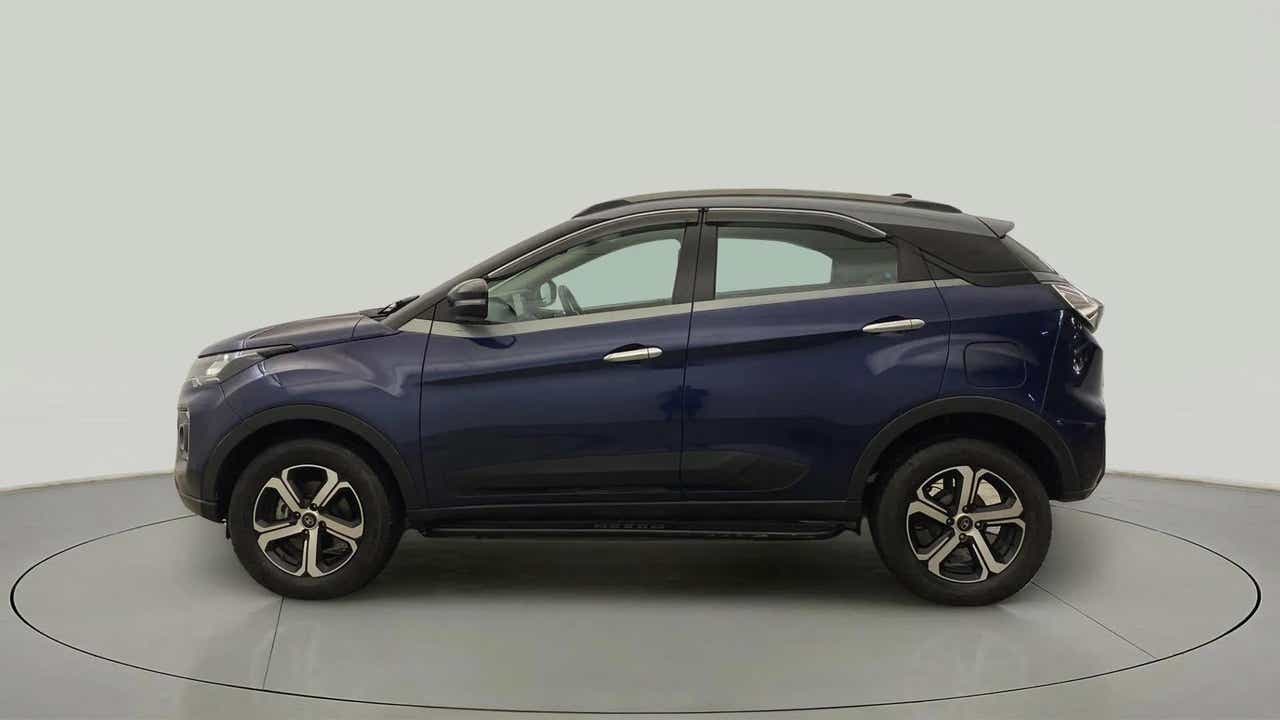 Side view of a Tata Nexon 2017-2023