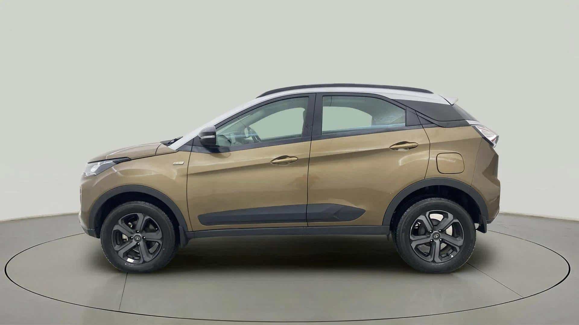 Side view of a Tata Nexon 2017-2023