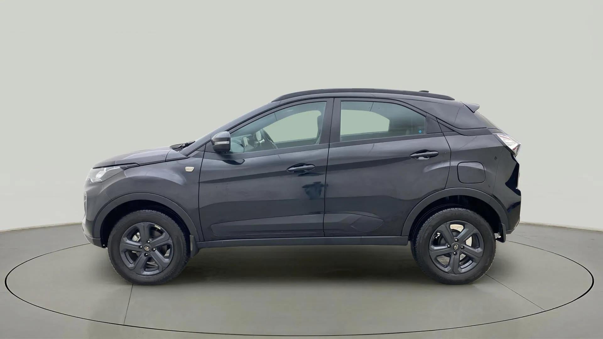 Side view of a Tata Nexon 2017-2023