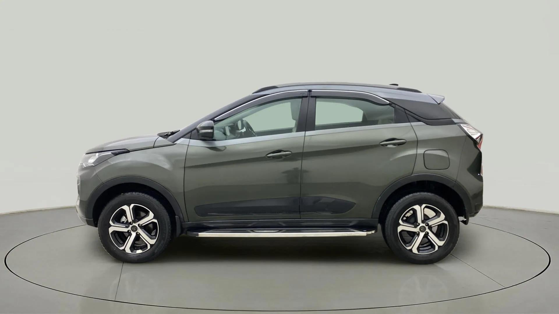 Side view of a Tata Nexon 2017-2023