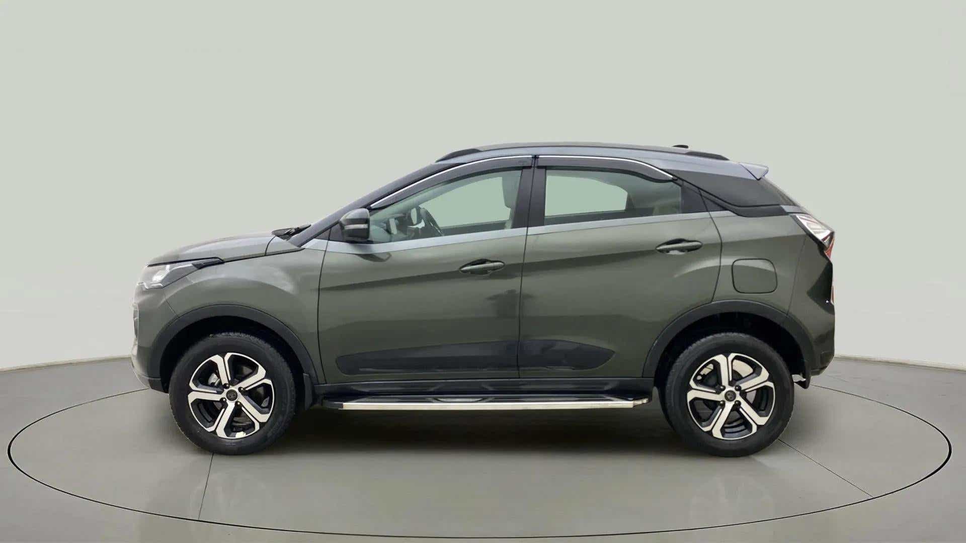 Side view of a Tata Nexon 2017-2023
