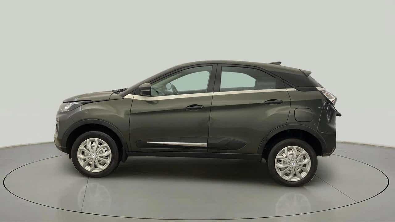 Side view of a Tata Nexon 2017-2023