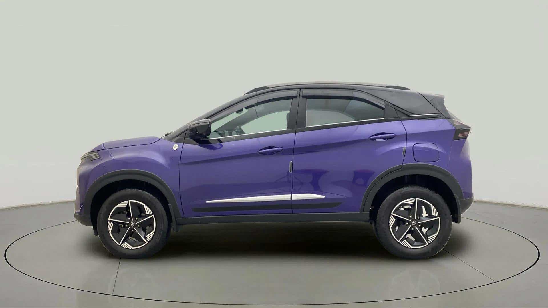 Side view of a Tata Nexon 2017-2023