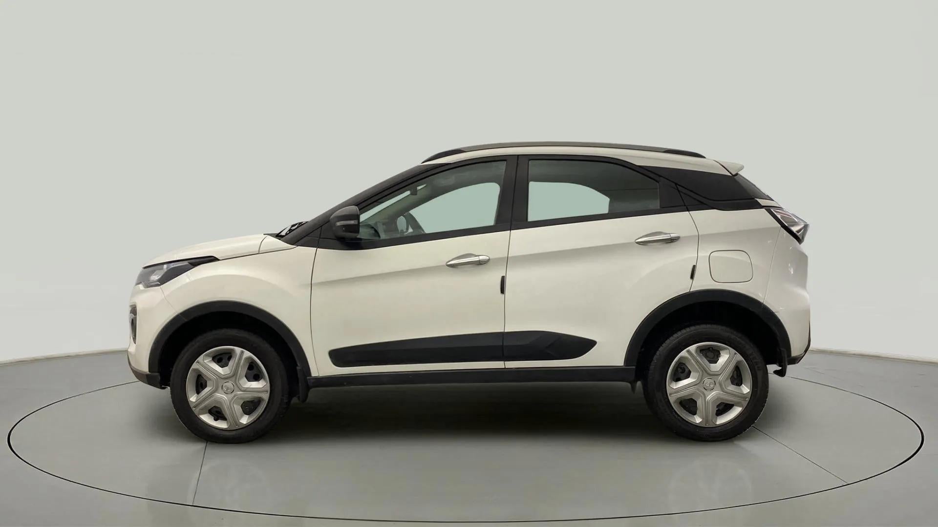 Side view of a Tata Nexon 2017-2023