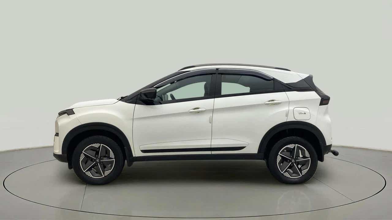 Side view of a Tata Nexon 2017-2023