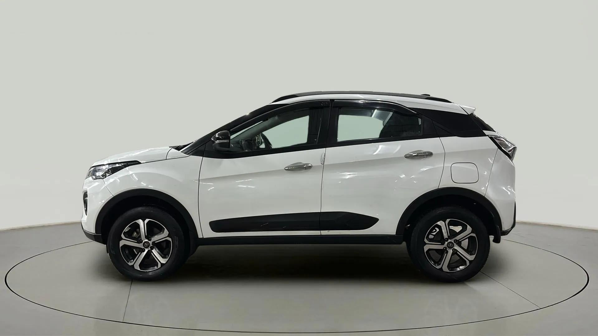 Side view of a Tata Nexon 2017-2023