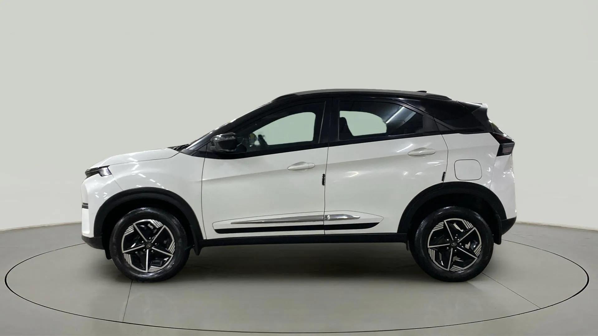 Side view of a Tata Nexon 2017-2023