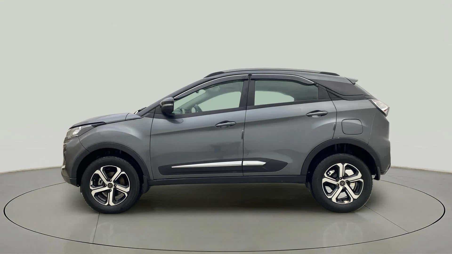 Side view of a Tata Nexon 2017-2023