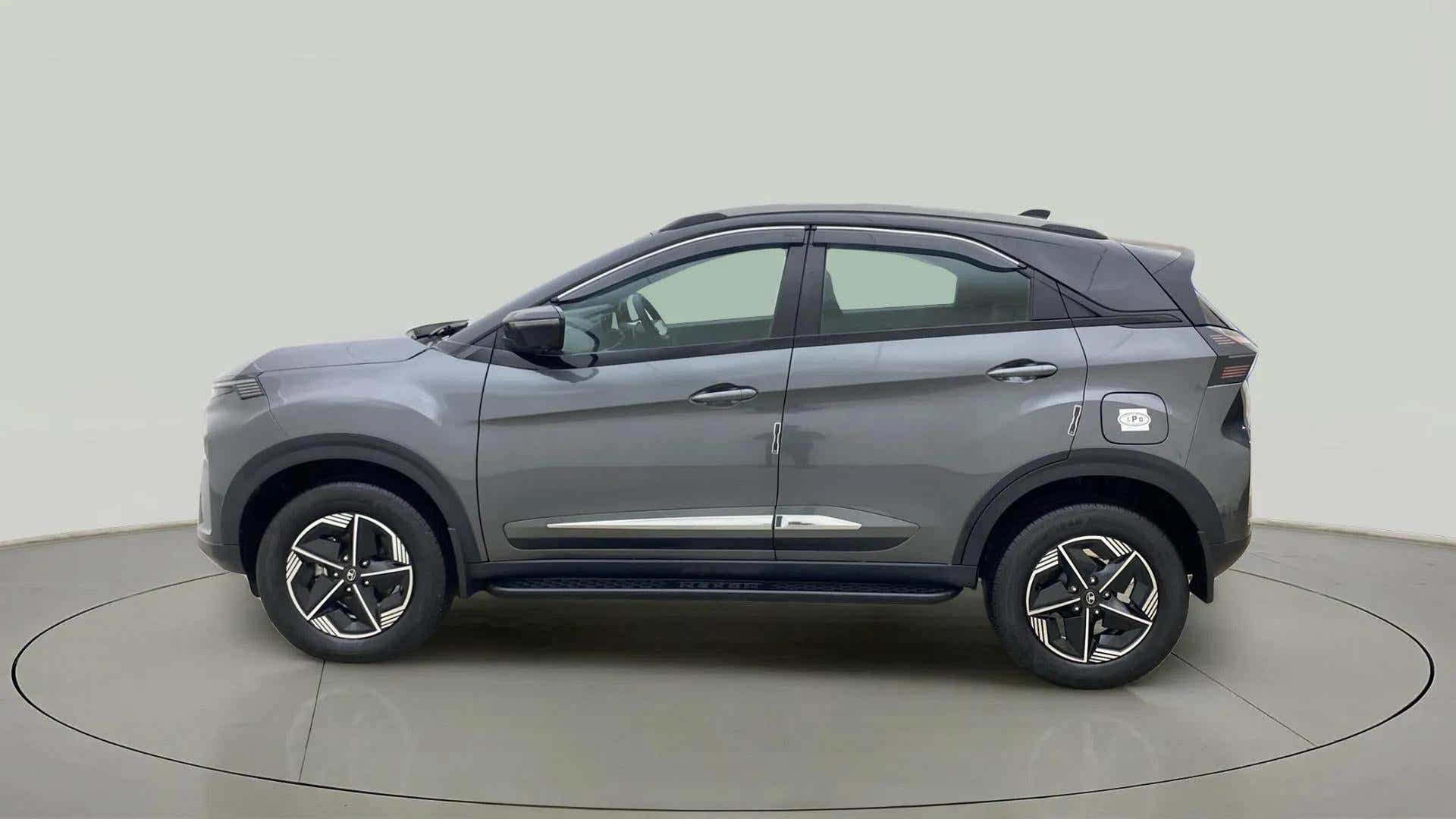 Side view of a Daytona Grey Tata Nexon