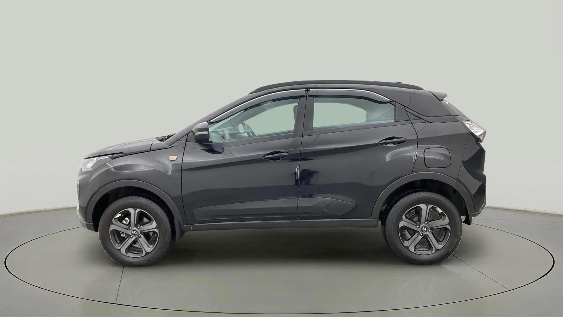 Side view of a Tata Nexon 2017-2023