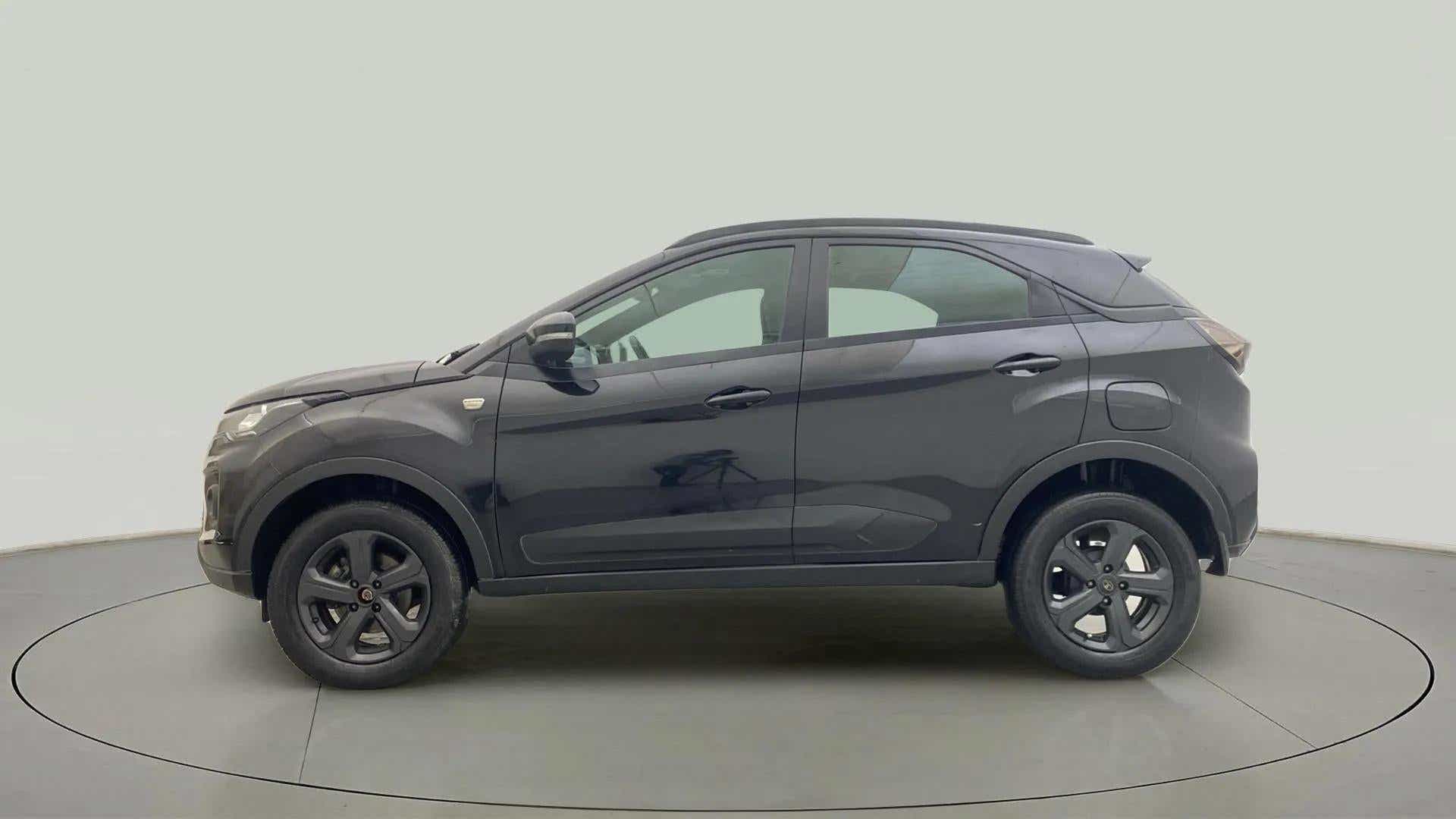 Side view of a Tata Nexon 2017-2023