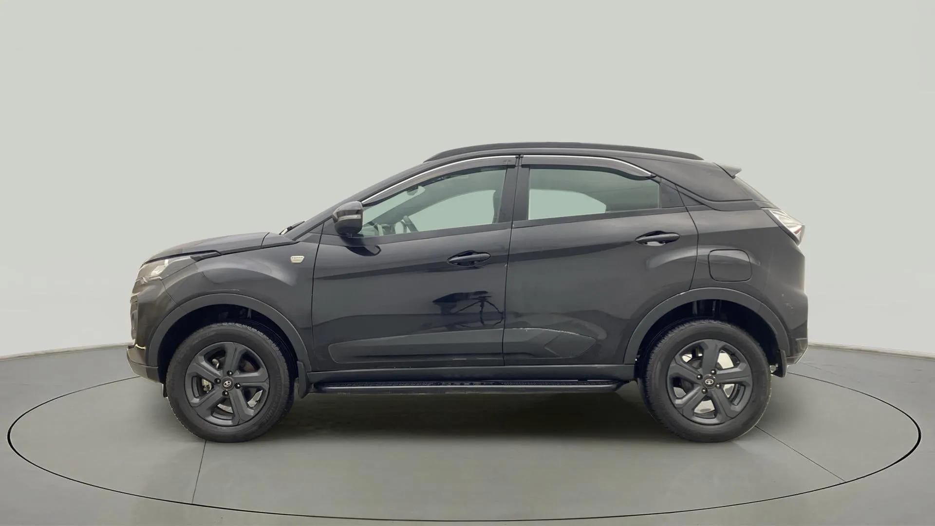 Side view of a Tata Nexon 2017-2023