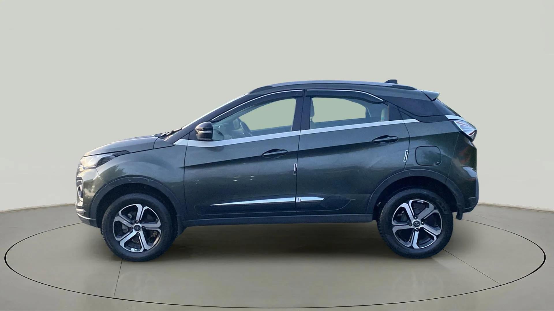Side view of a Tata Nexon 2017-2023