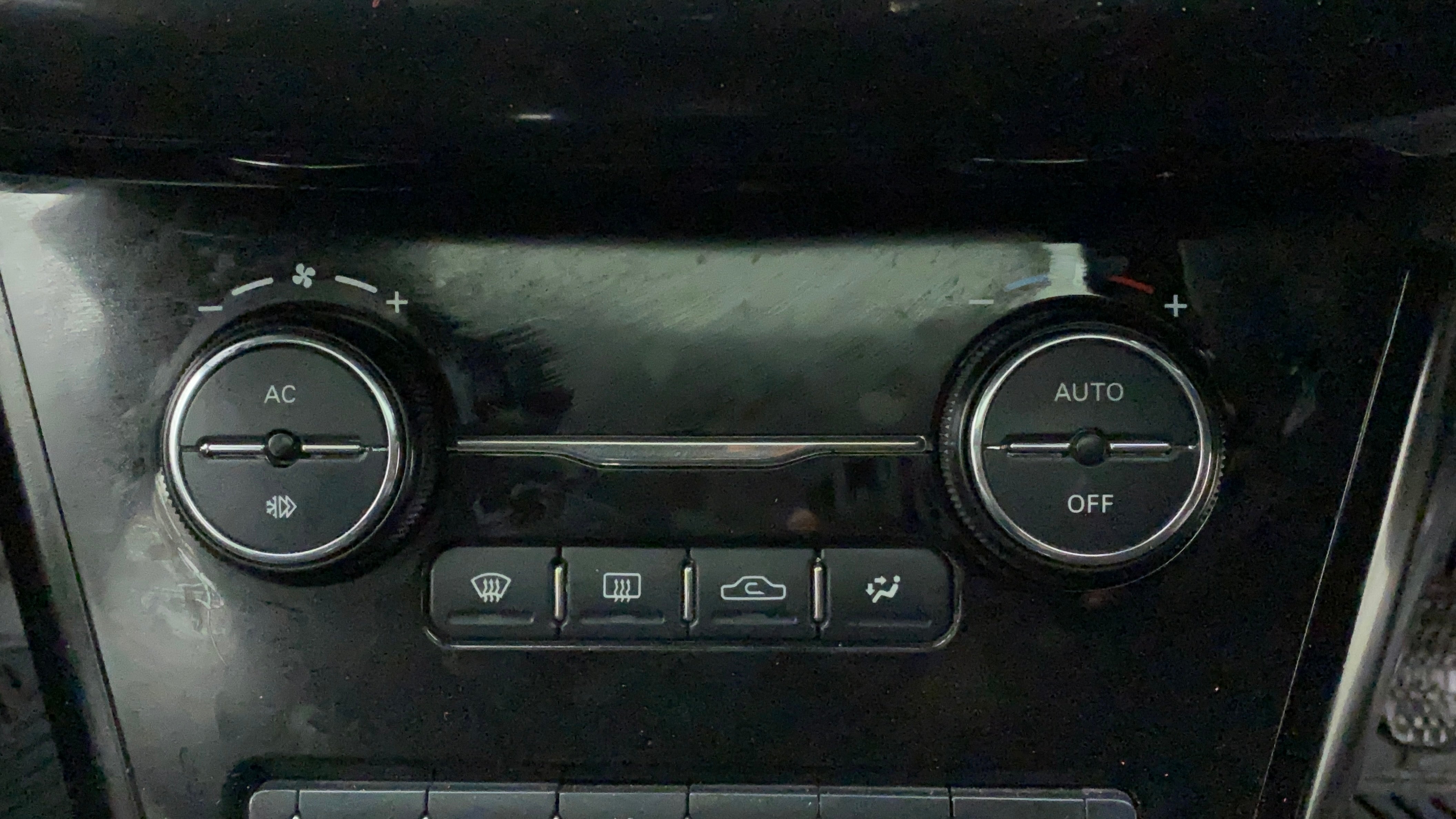 Climate control console of a Tata Nexon 2017-2023