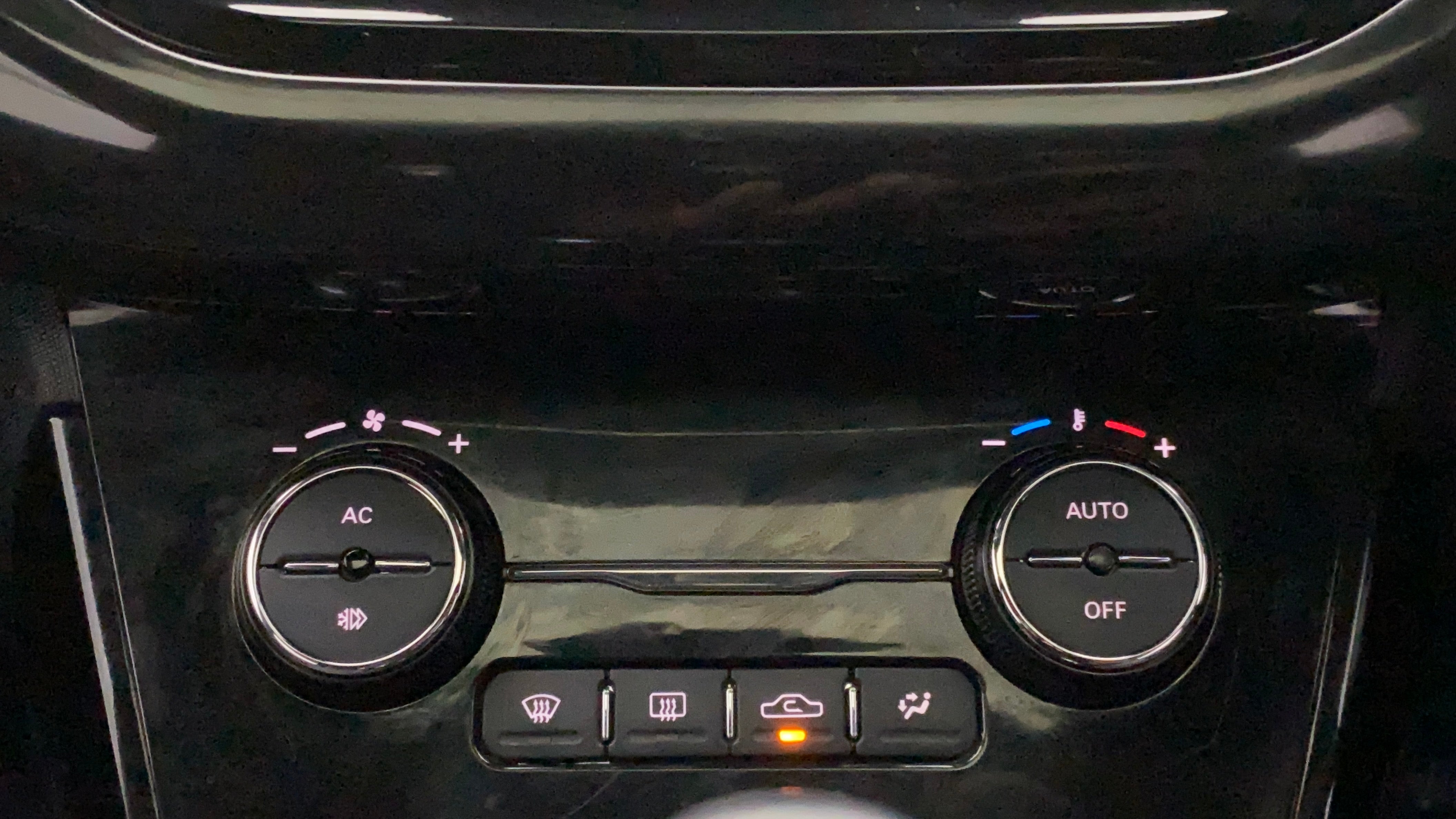 Interior dashboard climate controls of a Tata Nexon 2017-2023