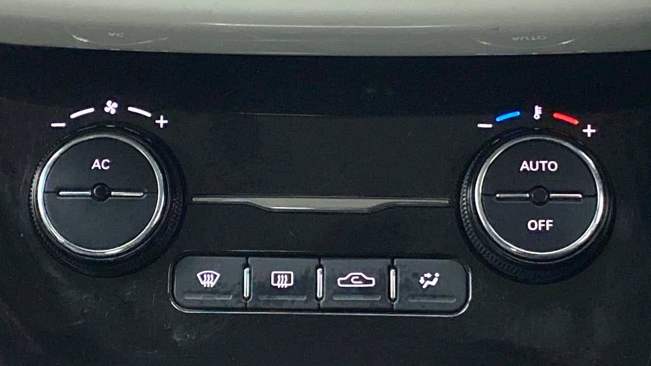 Climate control knobs of a Tata Nexon 2017-2023
