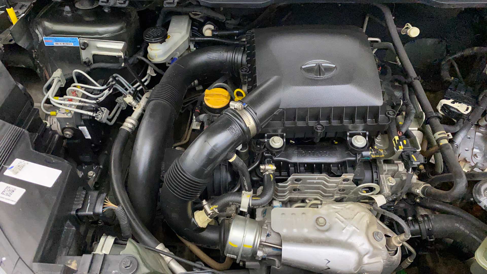 Engine bay of a Tata Nexon 2017-2023