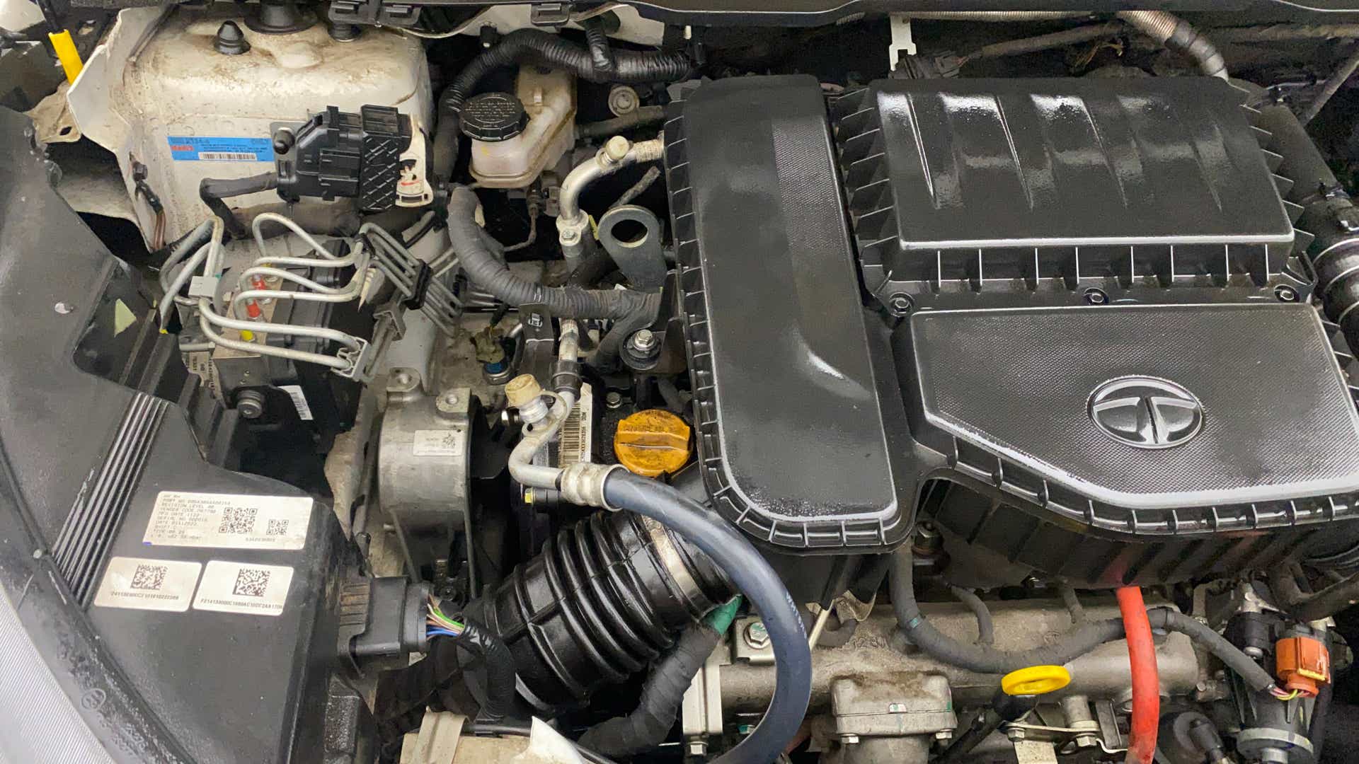 Engine bay of a Tata Nexon 2017-2023