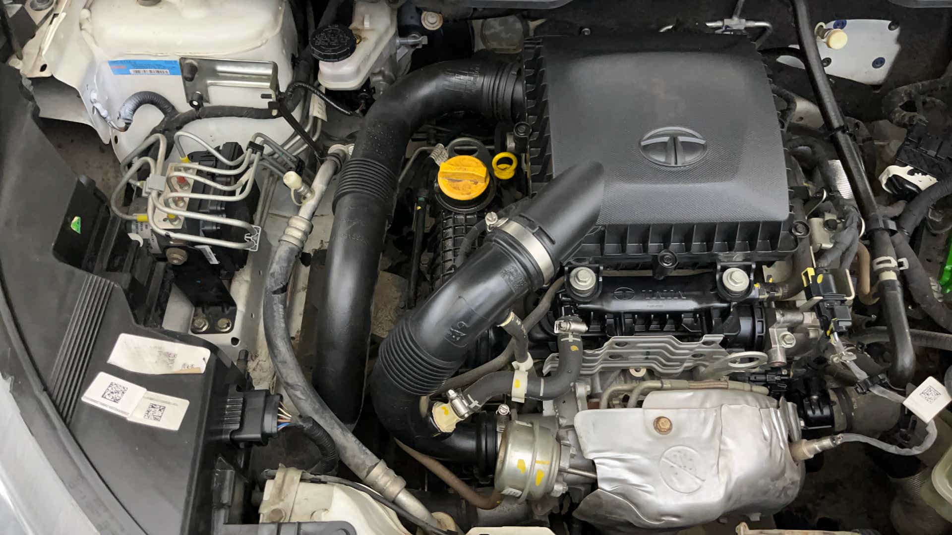 Engine bay of a Tata Nexon 2017-2023