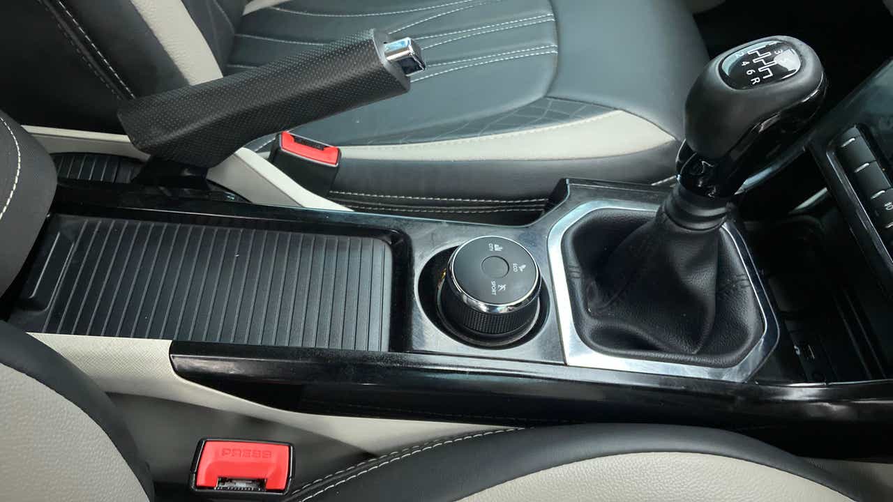 Center console with gear lever and control dial of a Tata Nexon 2017-2023