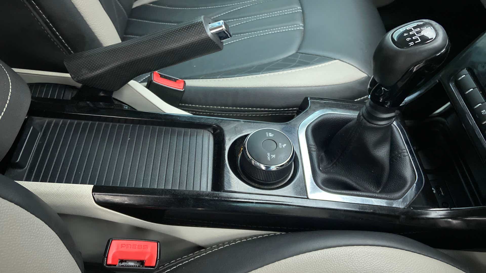 Center console with gear lever and control dial of a Tata Nexon 2017-2023