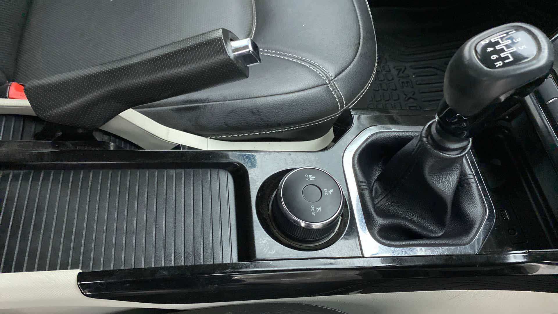 Center console and gear lever of a Tata Nexon 2017-2023