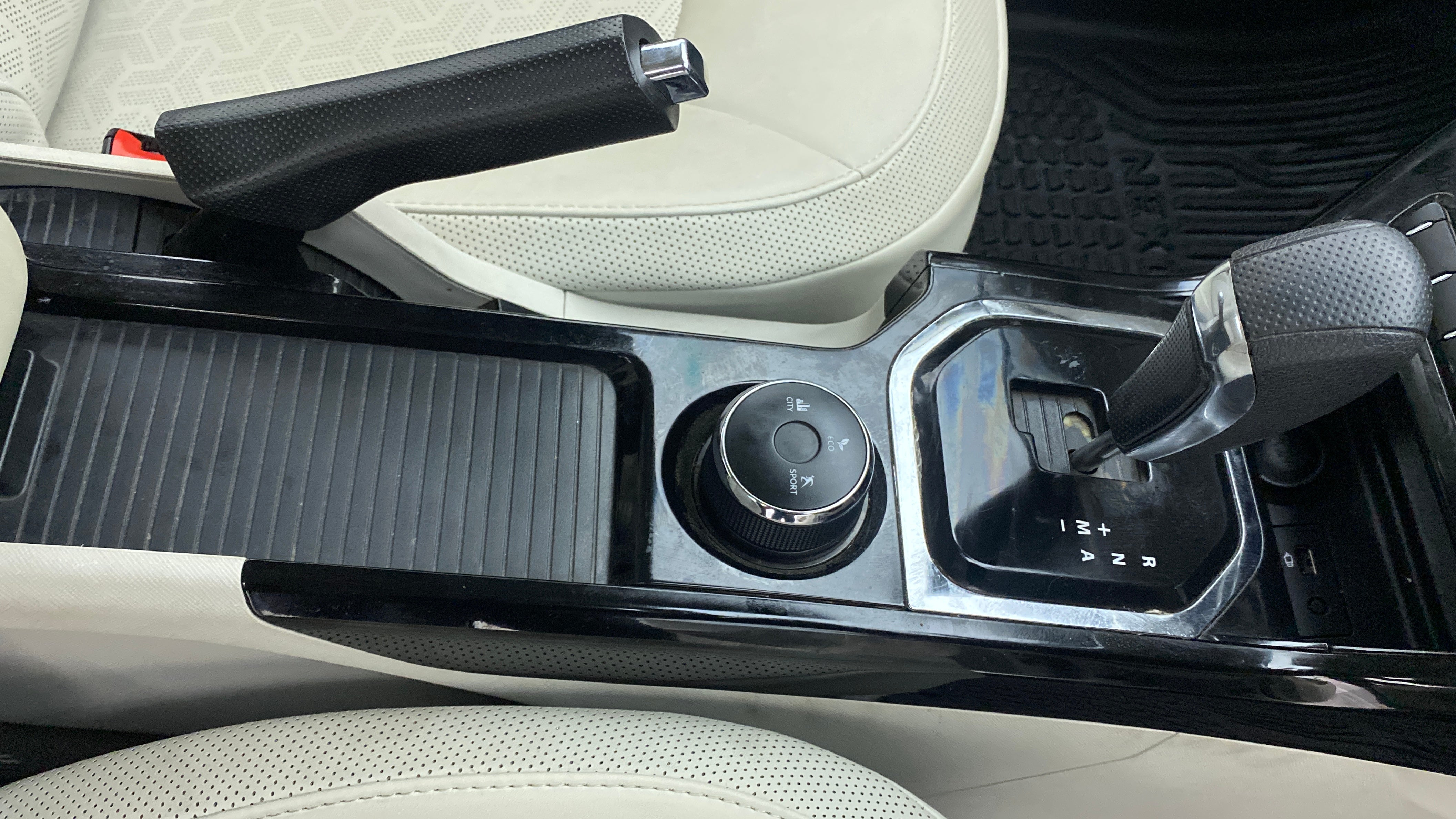 Center console and gear selector of a Tata Nexon 2017-2023