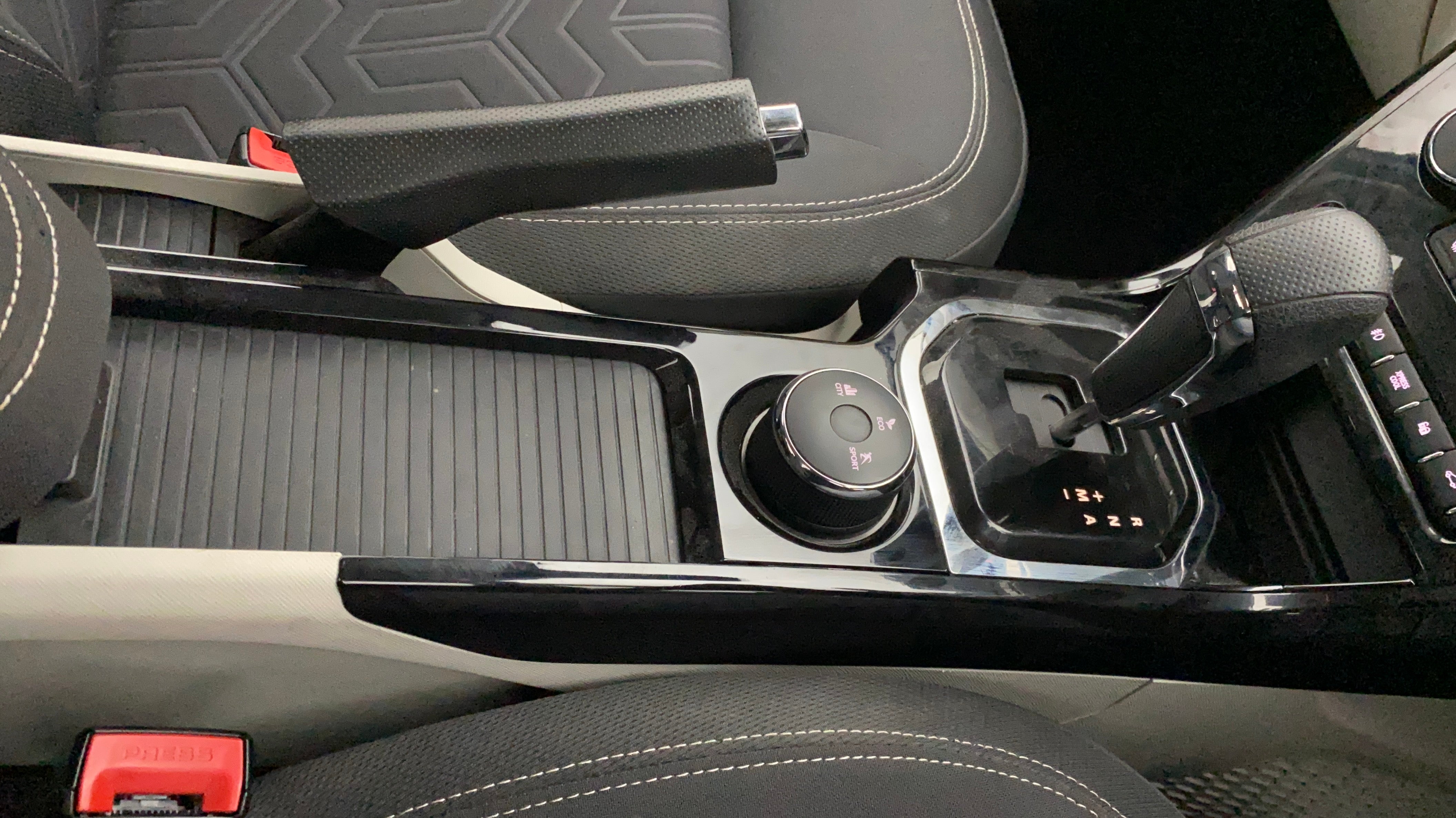 Central console and gear lever of a Tata Nexon 2017-2023