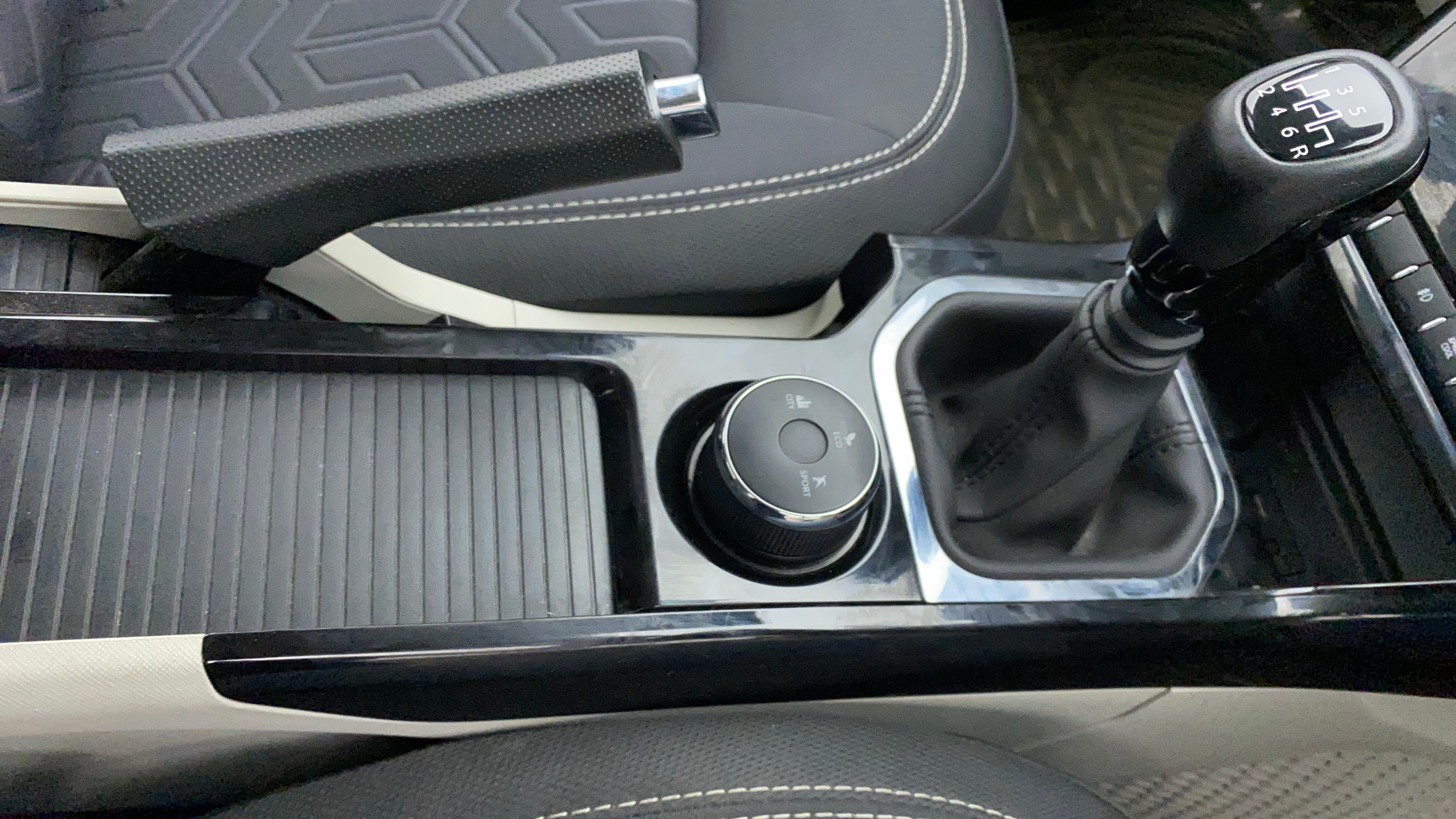 Center console of a Tata Nexon 2017-2023 interior
