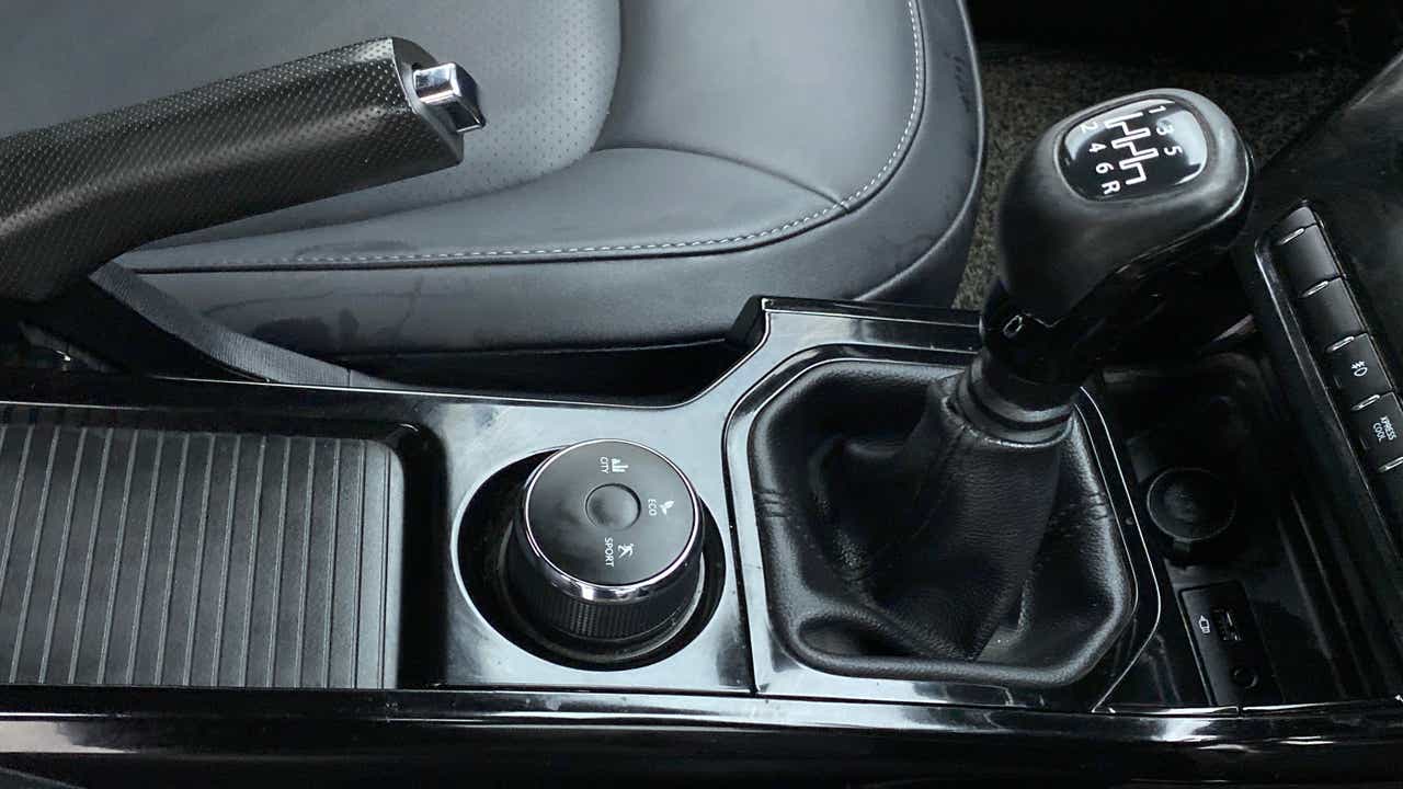 Center console with gear lever of a Tata Nexon 2017-2023