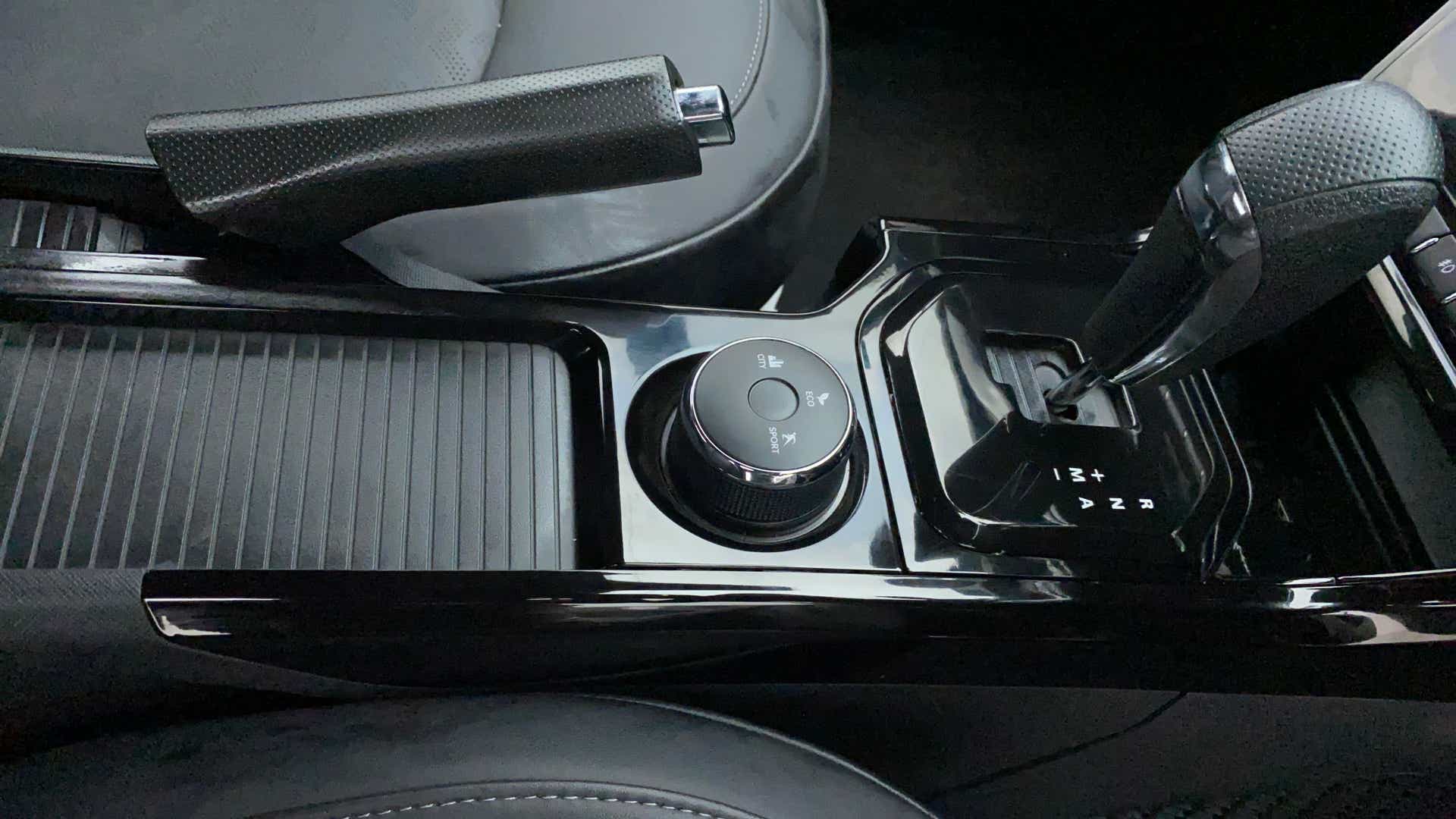 Center console and gear selector of a Tata Nexon 2017-2023